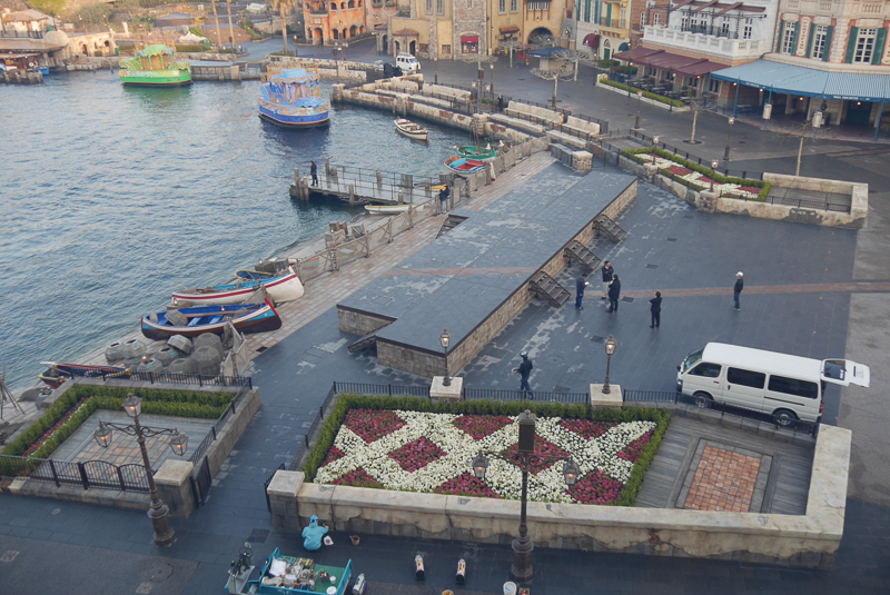 メディテレーニアンハーバーにできた新しいステージ: 写真ときどき文庫本